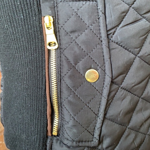 Black Quilted Vest (M) - Picture 7 of 9